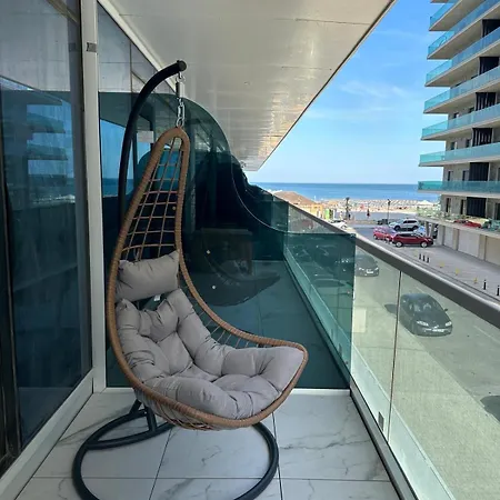 White Titanic Luxury Mamaia