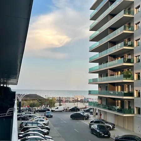 White Titanic Luxury Mamaia Lägenhet