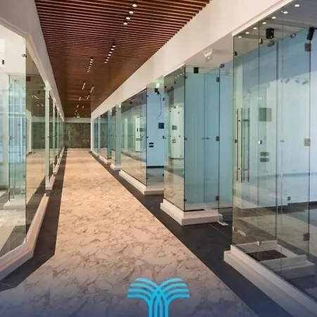 Apartment White Titanic Luxury Mamaia *